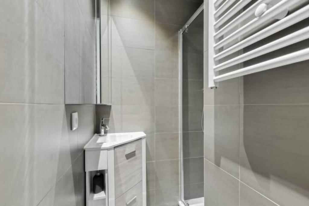 Charmant Appartement Entier A Montmartre Pour 4 パリ エクステリア 写真